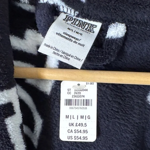 PINK Victoria's Secret Black and White Cozy Robe - Picture 5 of 6